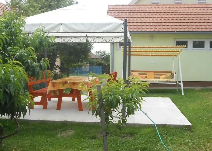 Nora Balatonfůzfő
